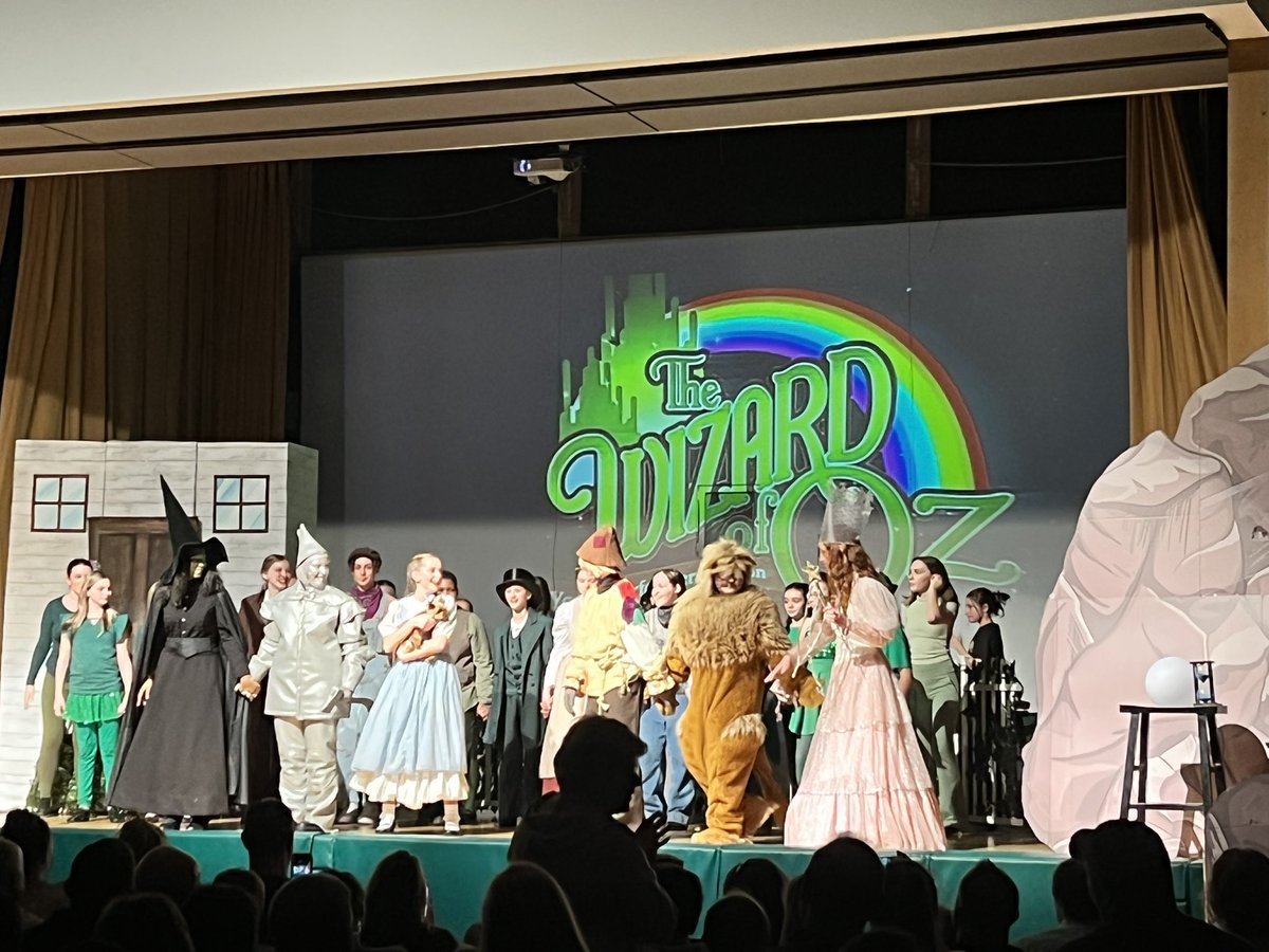 Take a bow! Congratulations to the cast and crew of the Wizard of Oz on an amazing opening night! Kudos to Ms. Hannah, Mrs. DeLucia, Mrs. Carpenter and Mrs. Nixon!#stswarriors #mustsee
