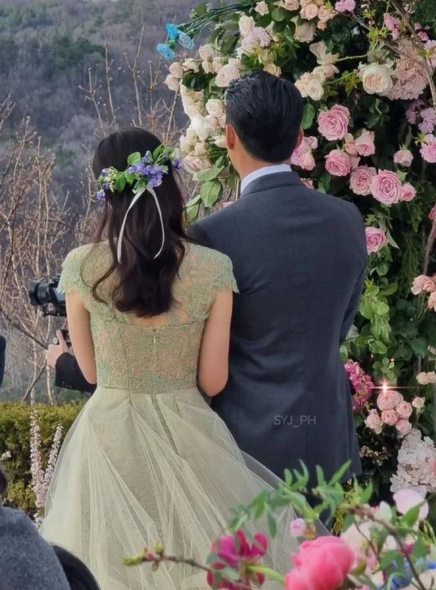 kdramadaisy's tweet photo. THE NATION'S COUPLE 🥹🤍
#TheBinJinWedding https://t.co/P7hwvhQA1l