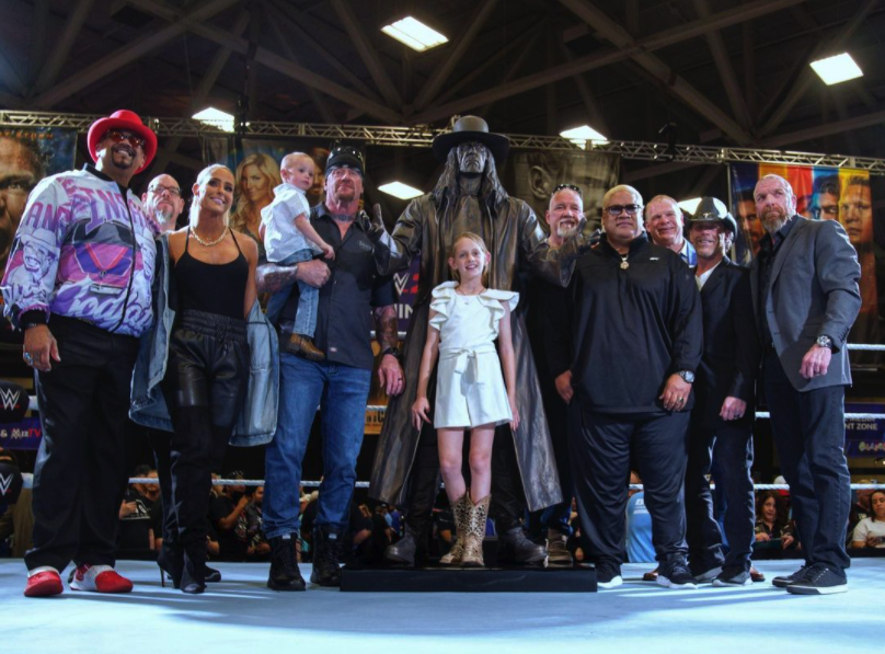 WWE's tweet image. The @undertaker&apos;s life-sized statue was just revealed at #WrestleMania Axxess!! #WWEHOF 

ms.spr.ly/6018wStLa