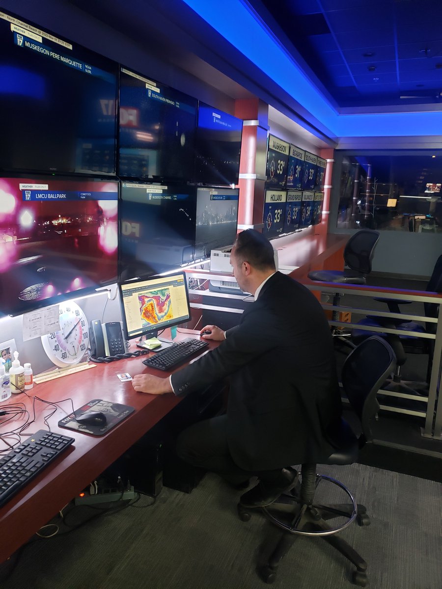 WXAnthonyD's tweet photo. Breaking down maps for the last time at FOX 17 folks--AD https://t.co/Nm5b9chuCg