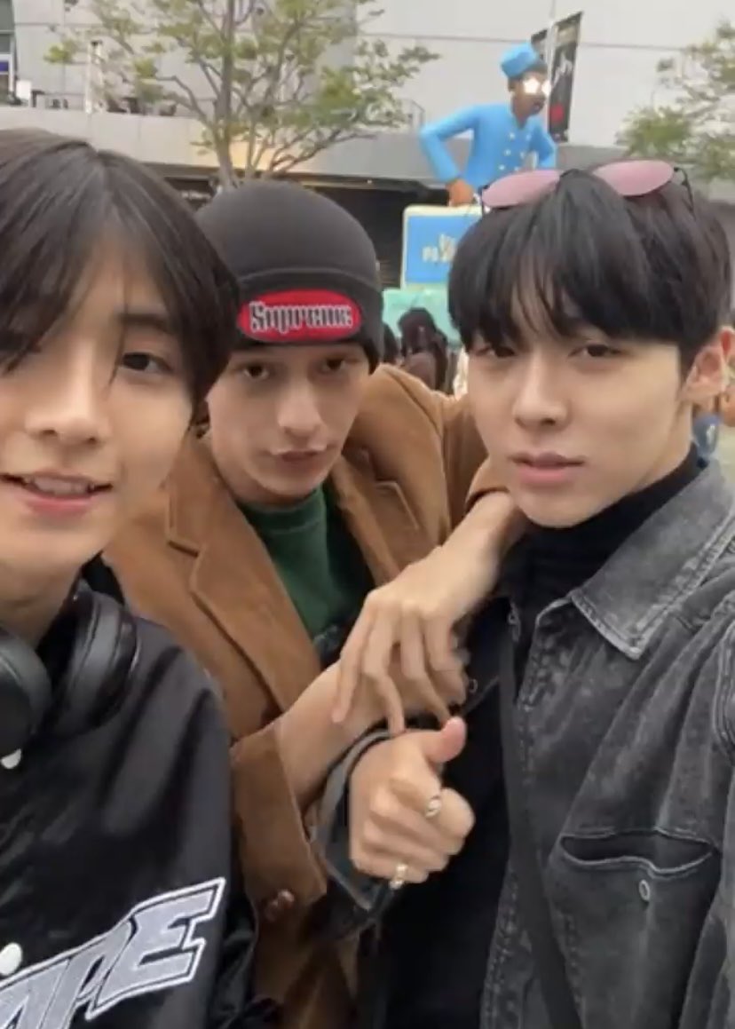 jwoochive's tweet photo. they're at tyler the creator concert!

#WOOCHAN #SANGWON #JAMES #TraineeA @trainee_a https://t.co/waHIxWzyB0