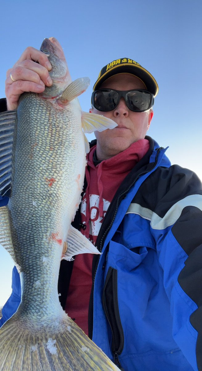 RocknRollAgrnmy's tweet photo. @okkefromuskogee custom rod did the trick tonight #walleye #devilslakeND https://t.co/n6i1Ke9rgV
