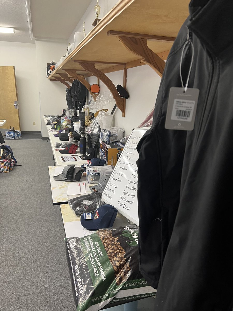 It’s a pleasure to have such great support when it comes to our annual bonspiel! Thanks to all of the businesses and companies for their generous donations this weekend!