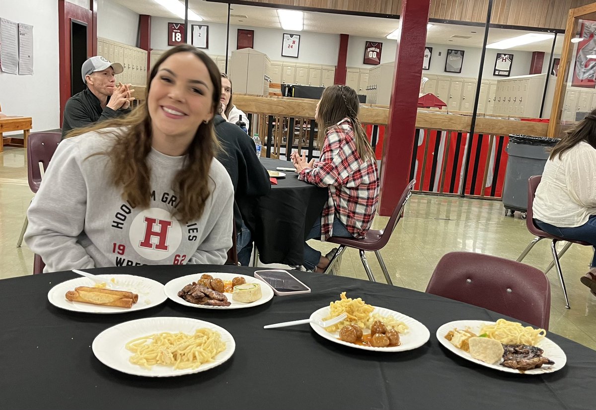 Banquet Time! Nothing better than great food and celebrating Grizzlies!