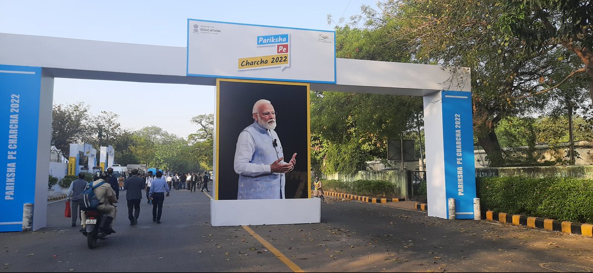 KVS_HQ's tweet image. Talkatora Stadium is ready to host the #ExamWarriors with Hon'ble PM Sh. @narendramodi for #ParikshaPeCharcha 

Stay Tuned!

⏰ Today at 11:00 AM
📍 Talkatora Stadium, New Delhi

#PPC2022