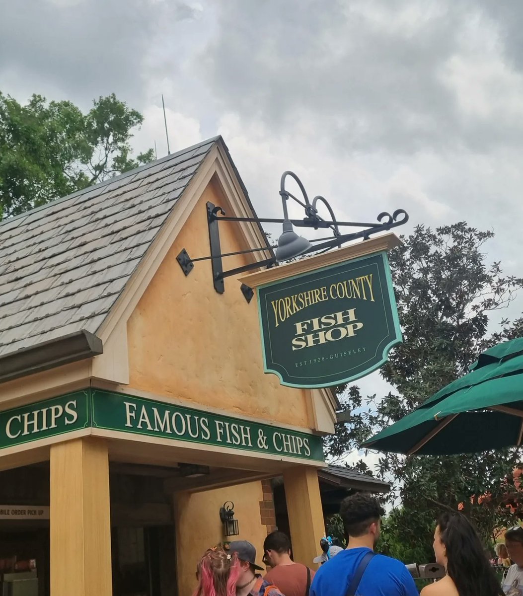 amyswift31's tweet photo. All the way to Disney and I have fish, chips and a lager 🥰  nothing on my local but still pretty good https://t.co/dgEv3Qx9U0