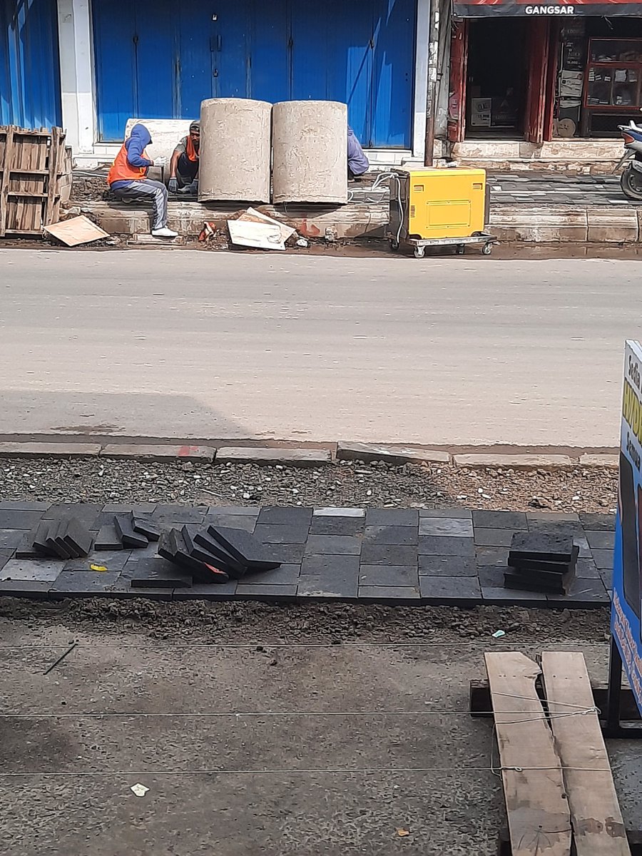 An54282191's tweet photo. Bongkar Pasang "Bongkar Lagi" pasang lagi "Bongkar Lagi (2)" 

Apakah tidak mempunyai Rancangan di Awal , Atau memang "Cuan" belum cukup untuk menafkahi istri muda?? https://t.co/C1rxcoREpw