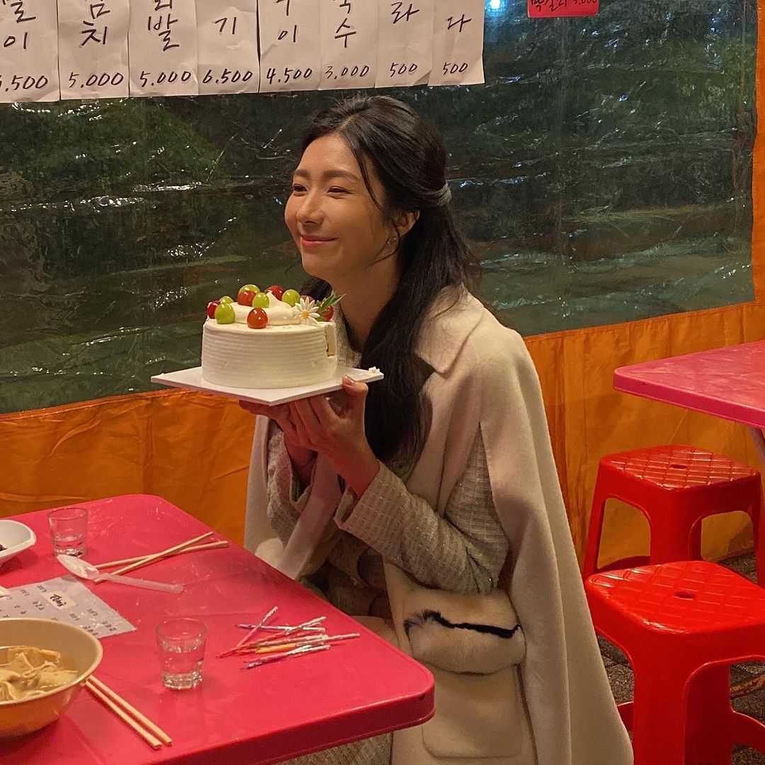 ThirtyNineIntl's tweet photo. [KIM JIHYUN IG UPDATE] 220401

"여름부터 겨울까지~
우리 주희 열심히 살았네요!ㅎㅎ
주희는 계속 열심히 살아갈 겁니다!
여러분들도 사랑을 나누며 따뜻한 하루하루를 살아가시길 응원할게요^^
감사합니다!!!
#서른아홉 #장주희"

🔗: https://t.co/ymNEEaBymZ

#ThirtyNine #서른아홉 #KimJiHyun https://t.co/50FWFwdsro