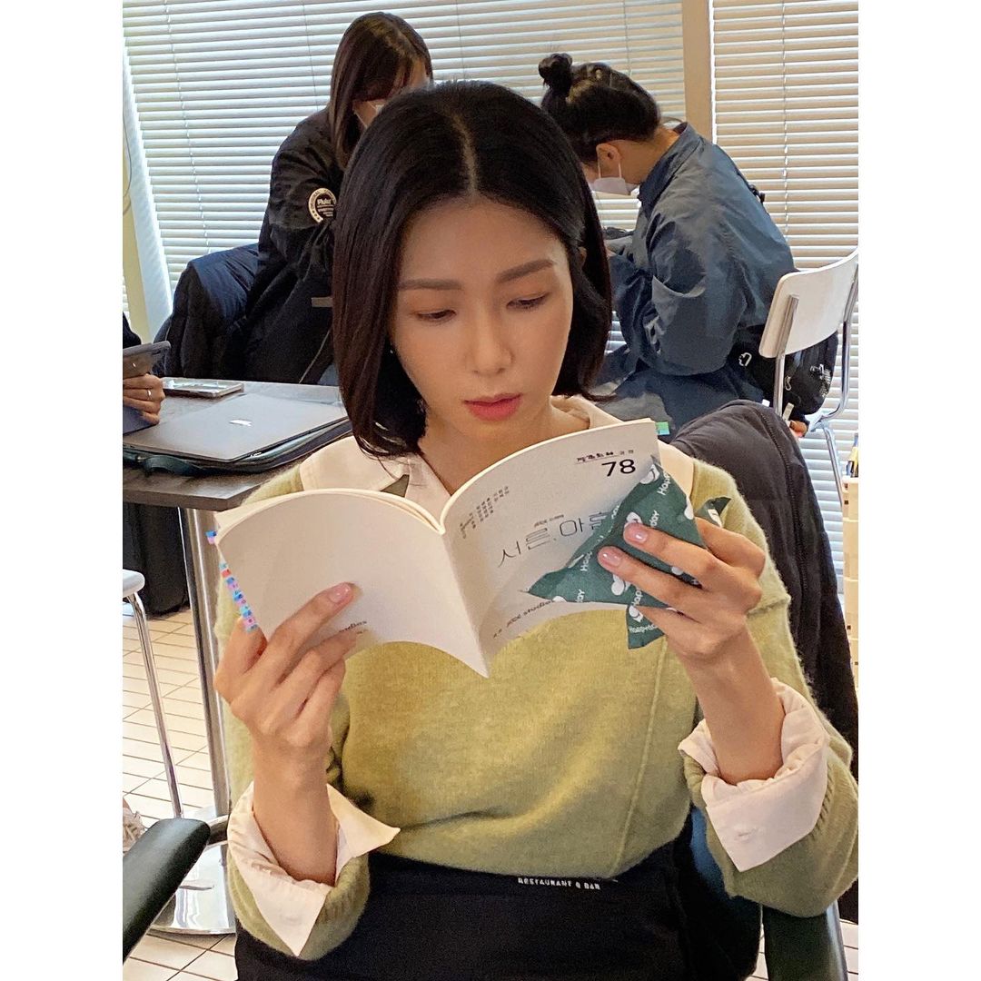 ThirtyNineIntl's tweet photo. [KIM JIHYUN IG UPDATE] 220401

"여름부터 겨울까지~
우리 주희 열심히 살았네요!ㅎㅎ
주희는 계속 열심히 살아갈 겁니다!
여러분들도 사랑을 나누며 따뜻한 하루하루를 살아가시길 응원할게요^^
감사합니다!!!
#서른아홉 #장주희"

🔗: https://t.co/ymNEEaBymZ

#ThirtyNine #서른아홉 #KimJiHyun https://t.co/50FWFwdsro