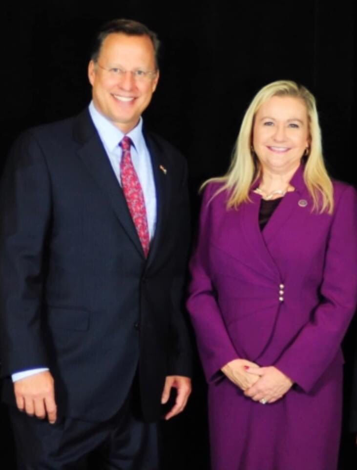 SenAmandaChase's tweet image. Honored to receive the endorsement of former Congressman Dave Brat for re-election to the Virginia State Senate.
Dave Brat endorses State Senator Amanda Chase as she seeks re-election to the Virginia Senate in the 12 Senatorial District.