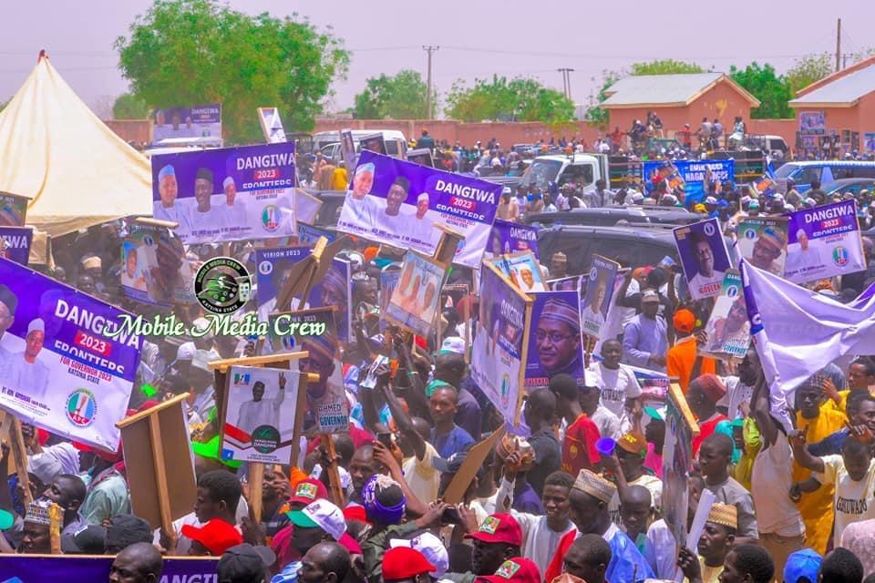 Dalhatusd's tweet photo. #PictorialView have you seen what am seeing? @Arch_Dangiwa has Demonstrate how Capacitate he's, This's Kankia his Country Town while Flagging up the APC LGA Campaign, This is a Clear indication that @Arch_Dangiwa is a Grassroot Mobiliser and has thousand of S'tters DG @AbuKusada https://t.co/OAR5VW6Dba