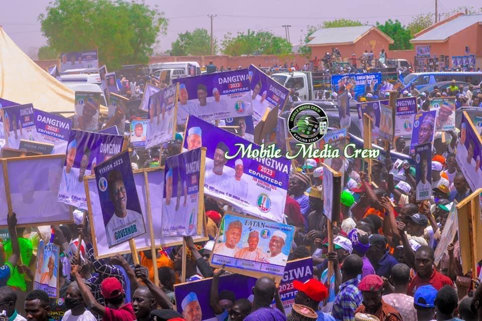 Dalhatusd's tweet photo. #PictorialView have you seen what am seeing? @Arch_Dangiwa has Demonstrate how Capacitate he's, This's Kankia his Country Town while Flagging up the APC LGA Campaign, This is a Clear indication that @Arch_Dangiwa is a Grassroot Mobiliser and has thousand of S'tters DG @AbuKusada https://t.co/OAR5VW6Dba