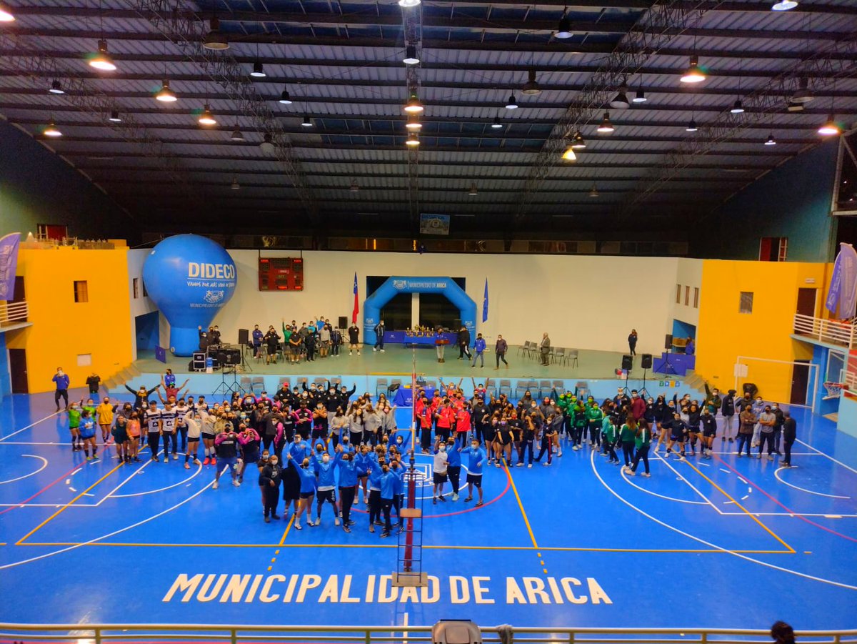 raulsegovia5's tweet photo. Arica vive deportes!!! Hoy inauguramos el Campeonato  Nacional de Voleibol por invitación, de esta manera comenzamos a celebrar el mes del Deporte y la Actividad Física.
@Gerardo_Arica 
@paolo_yevenes 
@MuniArica https://t.co/oUqU3Ois9n