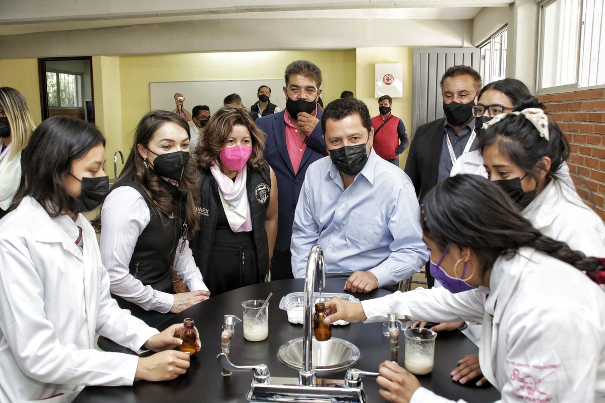 geramonro05's tweet photo. Visité escuelas de la región de los volcanes, acompañado de la alcaldesa de #Amecameca, donde constaté el uso de las nuevas instalaciones por los estudiantes; además de platicar con padres de familia y docentes para conocer sus necesidades y avances académicos. https://t.co/ajMtQf2p7a