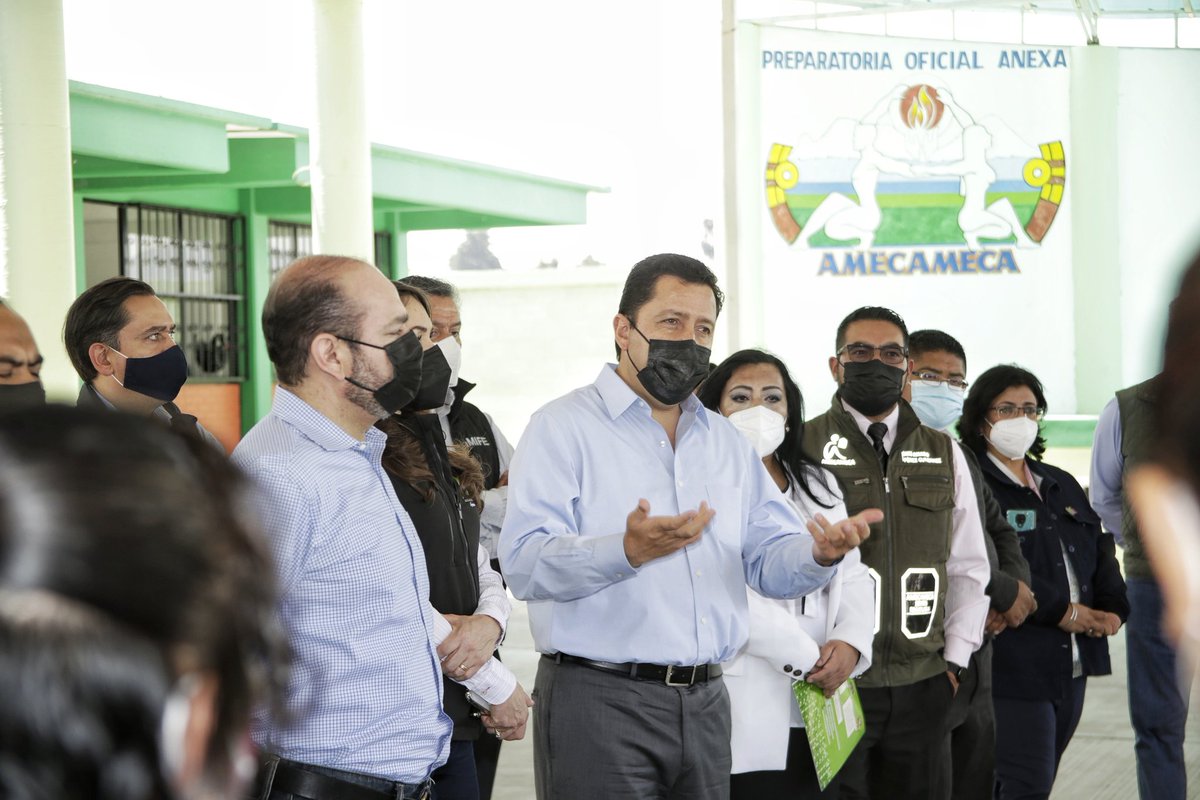 geramonro05's tweet photo. Visité escuelas de la región de los volcanes, acompañado de la alcaldesa de #Amecameca, donde constaté el uso de las nuevas instalaciones por los estudiantes; además de platicar con padres de familia y docentes para conocer sus necesidades y avances académicos. https://t.co/ajMtQf2p7a