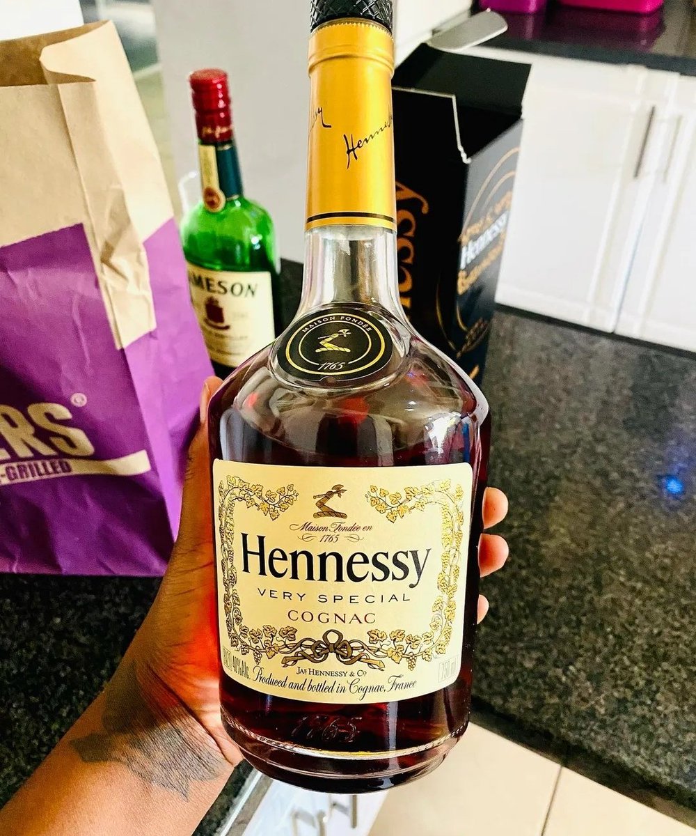 just_L33_'s tweet photo. A Friday night combo - hear me out 😈 https://t.co/CS4fjCM2BQ