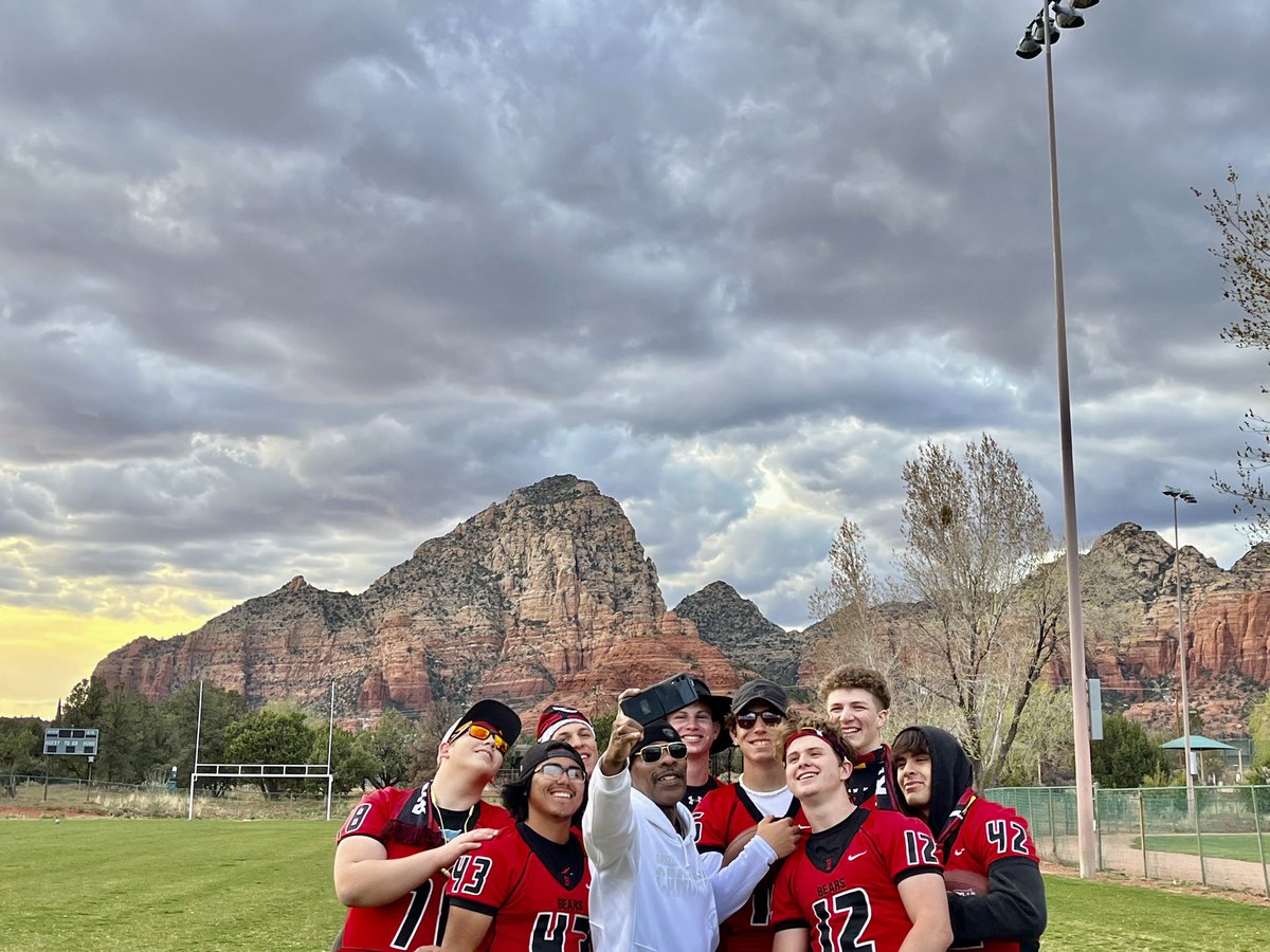 GradyRose8's tweet photo. @mostreety fun day with Bradshaw mountain football, helping kids learn the game of football https://t.co/w2lhF9olOb
