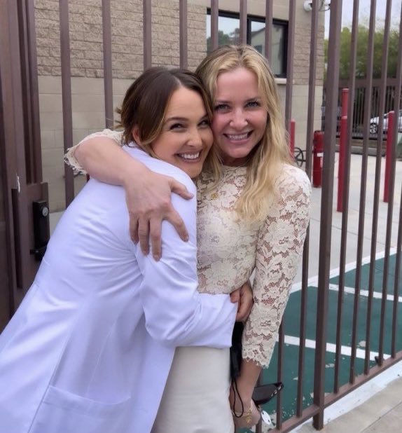 robbinsarzona's tweet photo. IM ALIVE BC OF THIS PHOTO ARIZONA ROBBINS COMEBACK COME ON https://t.co/QCrvtVNsqr