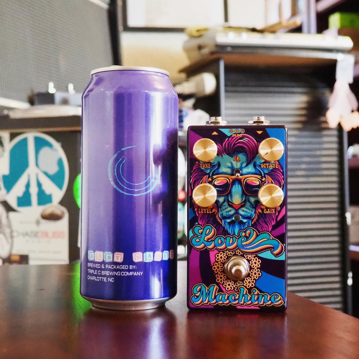 beerandpedals's tweet photo. A @TripleCBrew Baby Maker Imperial IPA paired with the Love Machine Octave Fuzz from #AllPedal 🍺🎛
.
#beer #pedals #beerlover #pedalsandeffects #effects #pedaloftheday #craftbeer #ilovebeer #triplec #babymaker #imperialipa #allpedal #lovemachine #octave #fuzz #fuzzpedal https://t.co/uCF9qprMAx