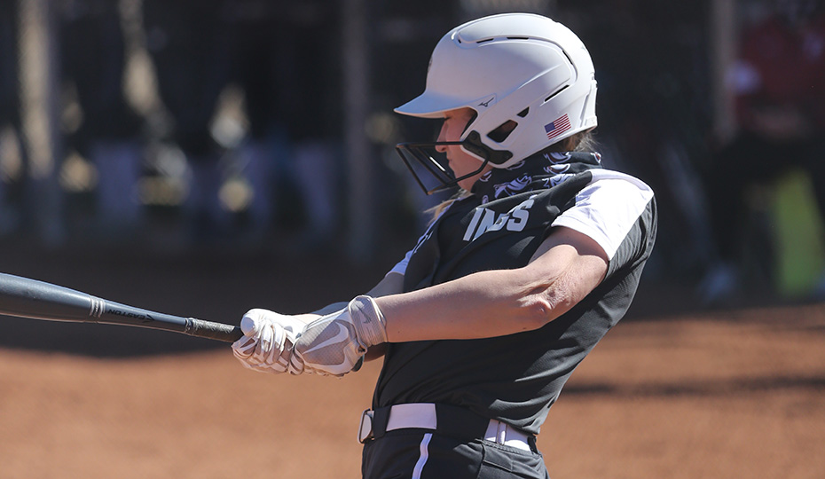 Softball: Reimer Walk-offs NWU in Game One; HC Sweeps
 - hastingsbroncos.com/article/4076.p…