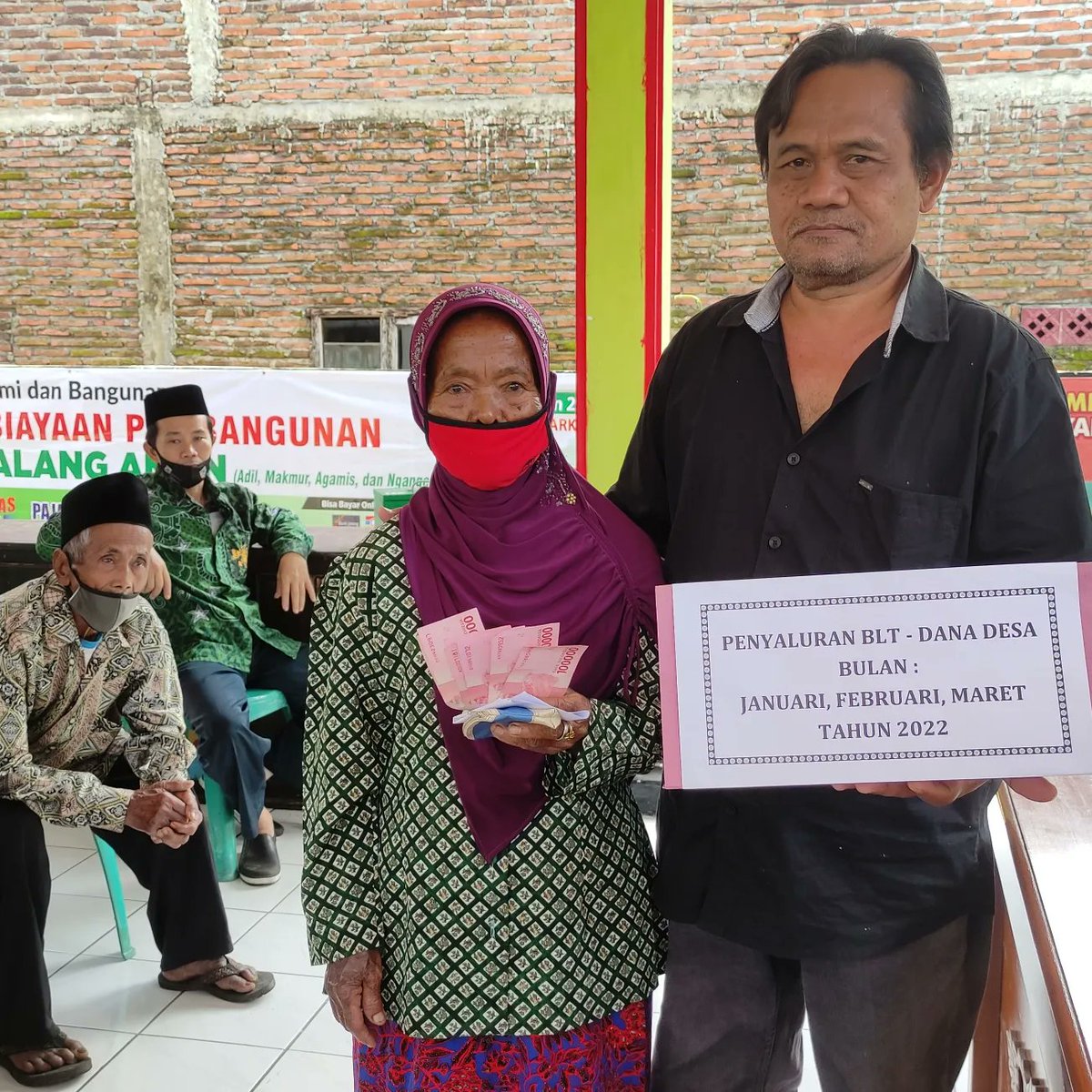 PemdesKecepit's tweet photo. Penyaluran Bantuan Langsung Tunai Dana Desa (BLT-DD) TA. 2022 Desa Kecepit Kec. Randudongkal Kab. Pemalang Tahap I, dengan estimasi penyaluran 3 bulan dari bulan Januari, Februari &amp; Maret Tahun 2022, Semoga Bermanfaat..

#DesaBisa #BLTDD #DesaKecepit #KecRandudongkal #KabPemalang https://t.co/0OC1D3CE6T