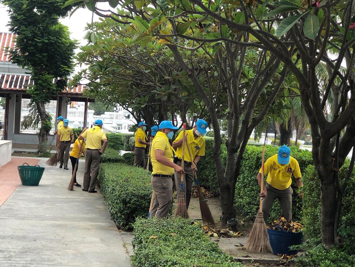 วันนี้ (1 เม.ย.65) 08.00 น.
พ.ต.อ.อำนวย ฉ่ำมะนา 
ผกก.สภ.แก่งกระจาน
มอบหมายให้ ว่าที่ พ.ต.ต.ชาญชัย ศรีสำราญ สว.อก.สภ.แก่งกระจาน
นำข้าราชการตำรวจจิตอาสา จำนวน 15 นาย ร่วมกิจกรรมจิตอาสาพัฒนา ณ บริเวณอุทยานเฉลิมพระเกียรติพระบาทสมเด็จพระจอมเกล้าเจ้าอยู่หัวพระนครคีรี