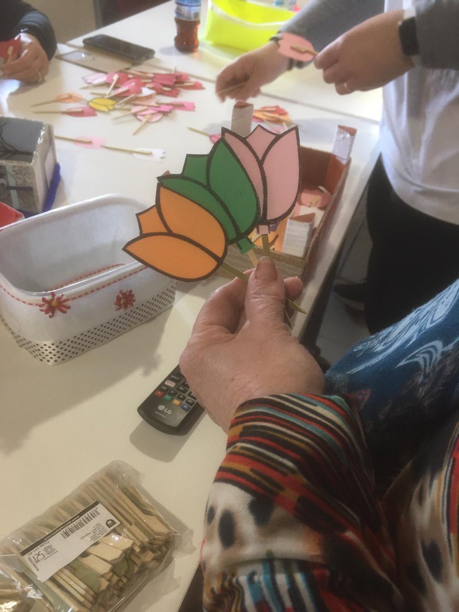 El tulipán, símbolo de la enfermedad de Parkinson 🌷
#parkinson
#parkinsonlinaresjaen 🌷
#SinCienciaNoHayFuturo
#11deabrildiamundialdelparkinson