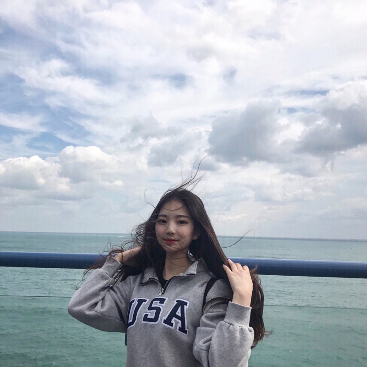 lovedan_0123's tweet photo. 운 좋게 채영이 지인분께 과거 사진 받았었는데 만우절 기념 저만 보려고 했던 거 풉니다😻😻😻 갓벽천사 🥰🥰🥰
#AprilFoolsDay 
#STAYC #스테이씨 #아이사 #isa https://t.co/ZdpHdSFL28