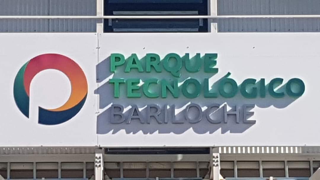 Moraleslegis's tweet photo. #ParqueIndustrialTecnológicoBariloche
#Participé de la inaguración del paquete de obras de infraestructura del #PITBA presidida por la gobernadora @ArabelaCarreras. 
Un proyecto posible a partir de la decisión política de @Weretilneck quién incluyó esta obra en el #PlanCastello https://t.co/PtXKFKZKQy