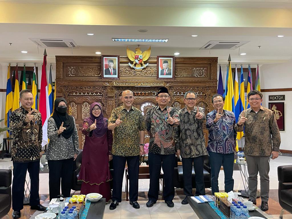 MohdShukriYajid's tweet photo. Appreciative thanks to Prof M. Nasih, Rector of Universitas Airlangga for the warmth &amp; hospitality during the official visit. Strenghthening linkages as global university partners in promising collaborations ahead. @MSUmalaysia @MSUGlobalAffair  @Unair_Official https://t.co/4b7elWph41