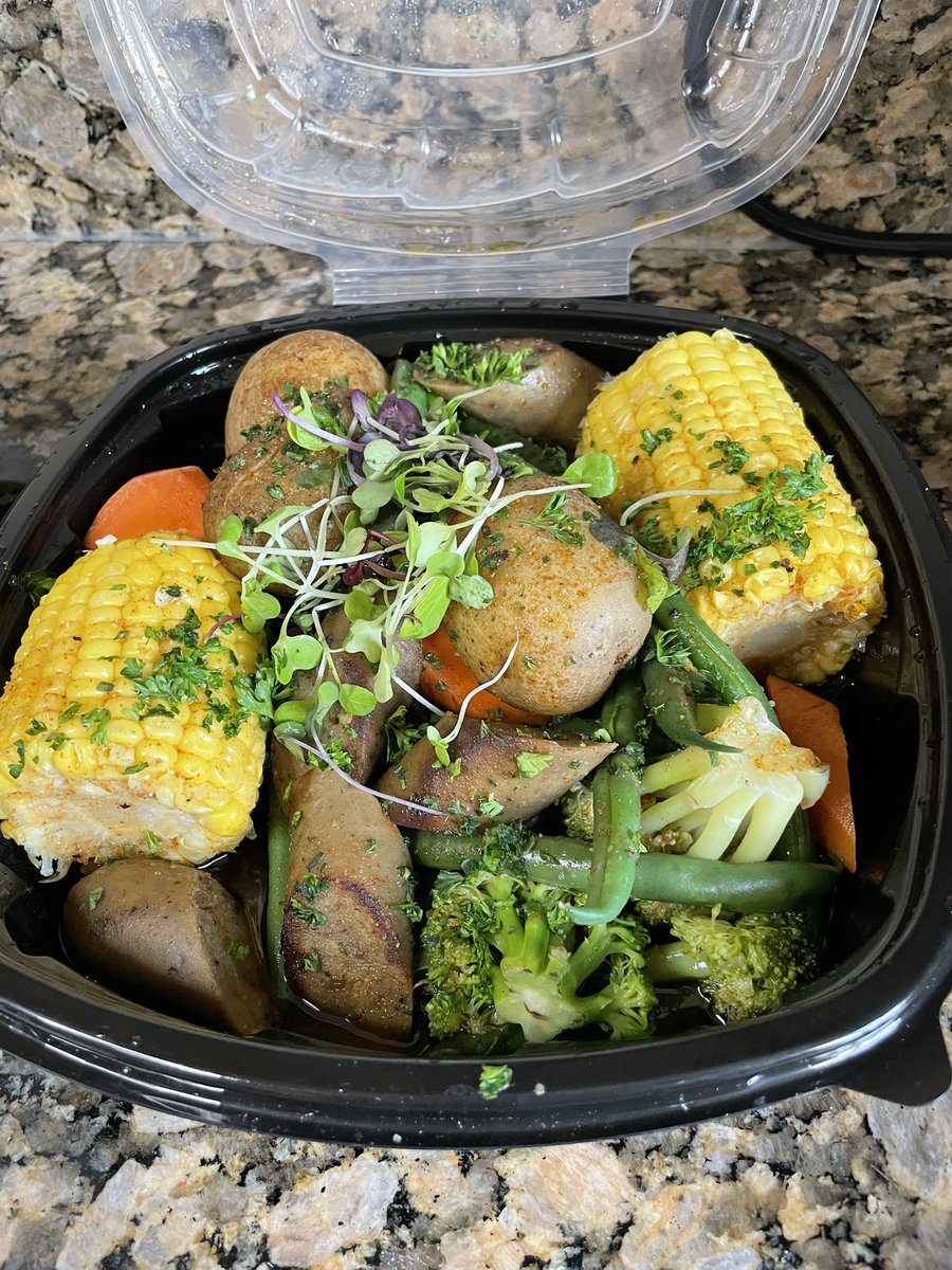 theblacklistdmv's tweet photo. New Black owned restaurant in PG County!! Southern food with a modern twist. Seafood, chicken, and vegetarian options #fourkd https://t.co/TvQmF6hSgE
