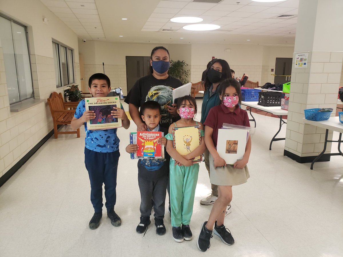 CapistranoES's tweet photo. Student Led Parent Conferences a hit!!🌟 Parent surveys, STAAR info, Parent Engagenent info & free books @ #CapistranoStrong 🦅🎯🤩 @YsletaISD Way to go Team🙌👏✔ https://t.co/CRapgCKg1x