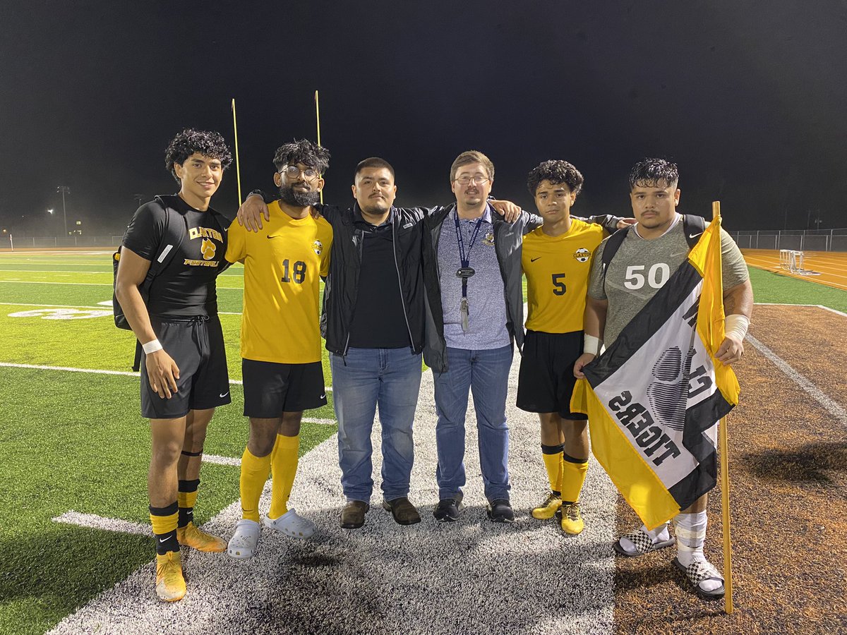 Undefeated Region 3A champs! 8-0 in region for the first time in history. Tigers are headed to state for the third time in 3 years! <a href="/adrian_dvran/">adrian duran</a> <a href="/AlanVicente17/">Alan Vicente</a> <a href="/AllenVentura11/">Allen Ventura</a> <a href="/alviseven3/">Fredo 🐘💨</a> <a href="/ArturoRod18/">arturo rodriguez</a> @brayan99969 @urises_d7 #3peat #regionchamps #ClaxtonSoccer