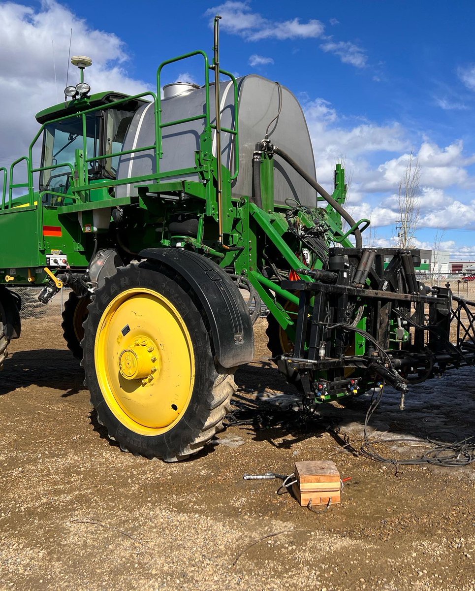 Progress on boom removal and install of some new Pommier aluminum booms. Stay tuned. 

#westcdnag #spray2022 #seeding2022 #pommier #albertaagriculture #cdnag #farming
