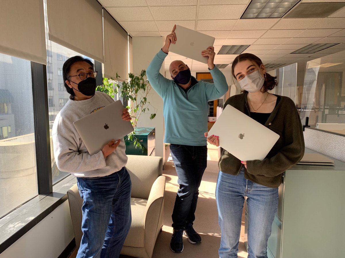 LarkinStreet's tweet photo. Huge thank you to @Twitter for donating laptops to young people in our programs! #TwitterIT https://t.co/ErSGB5nVkS