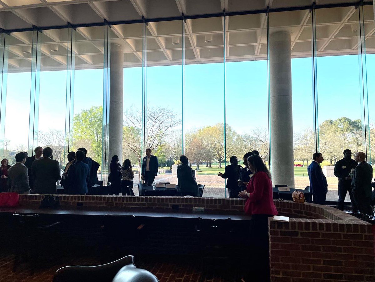 UA_BLSA's tweet photo. The CSO in partnership with BLSA hosted a panel and networking event tonight highlighting alternative legal careers. The attorney attendees work in a variety of industries - sports, higher education, in-house counsel, mediation, and healthcare. It was a great event!!!✨ https://t.co/claSGAEAzB