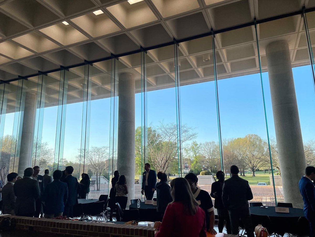 UA_BLSA's tweet photo. The CSO in partnership with BLSA hosted a panel and networking event tonight highlighting alternative legal careers. The attorney attendees work in a variety of industries - sports, higher education, in-house counsel, mediation, and healthcare. It was a great event!!!✨ https://t.co/claSGAEAzB