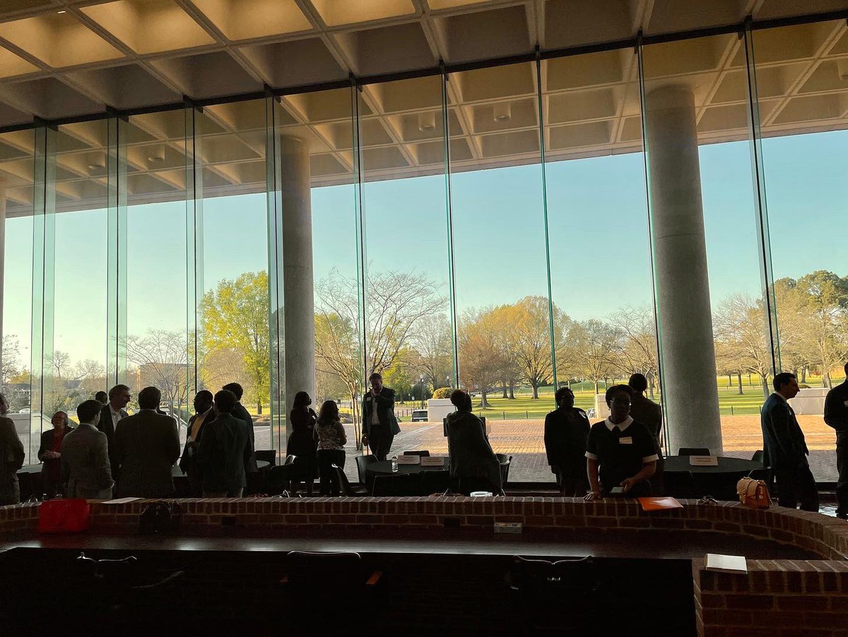 UA_BLSA's tweet photo. The CSO in partnership with BLSA hosted a panel and networking event tonight highlighting alternative legal careers. The attorney attendees work in a variety of industries - sports, higher education, in-house counsel, mediation, and healthcare. It was a great event!!!✨ https://t.co/claSGAEAzB