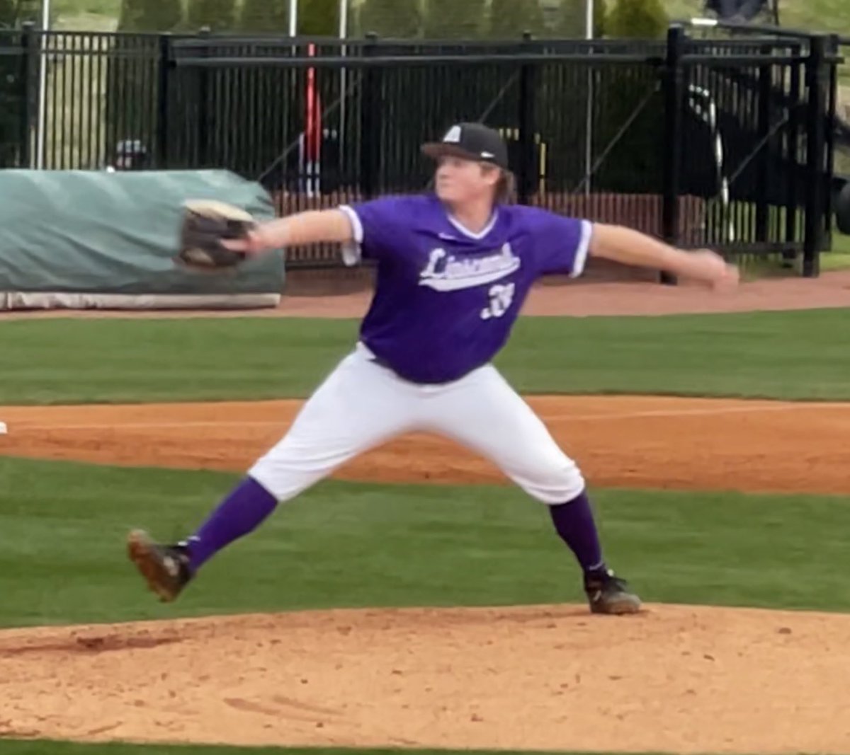 brenthigh's tweet photo. ⭕️CENTER OF ATTENTION⭕️ @LAMustangBB senior P &amp; state champion 🏆 center for @LAmustangFB @CarsonPearman throws perfect 6th &amp; registers K in 10-3 win over @BAEagleBaseball. @DilfersDimes https://t.co/L7aIDs7UEO