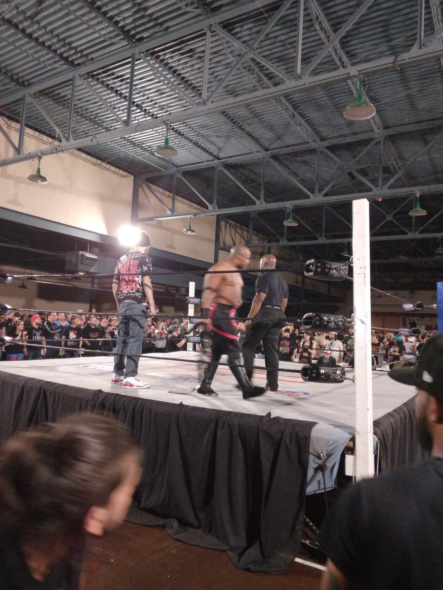 LORDHASHH's tweet photo. GCW springbreak vol1 front row https://t.co/gcWRF70yEX