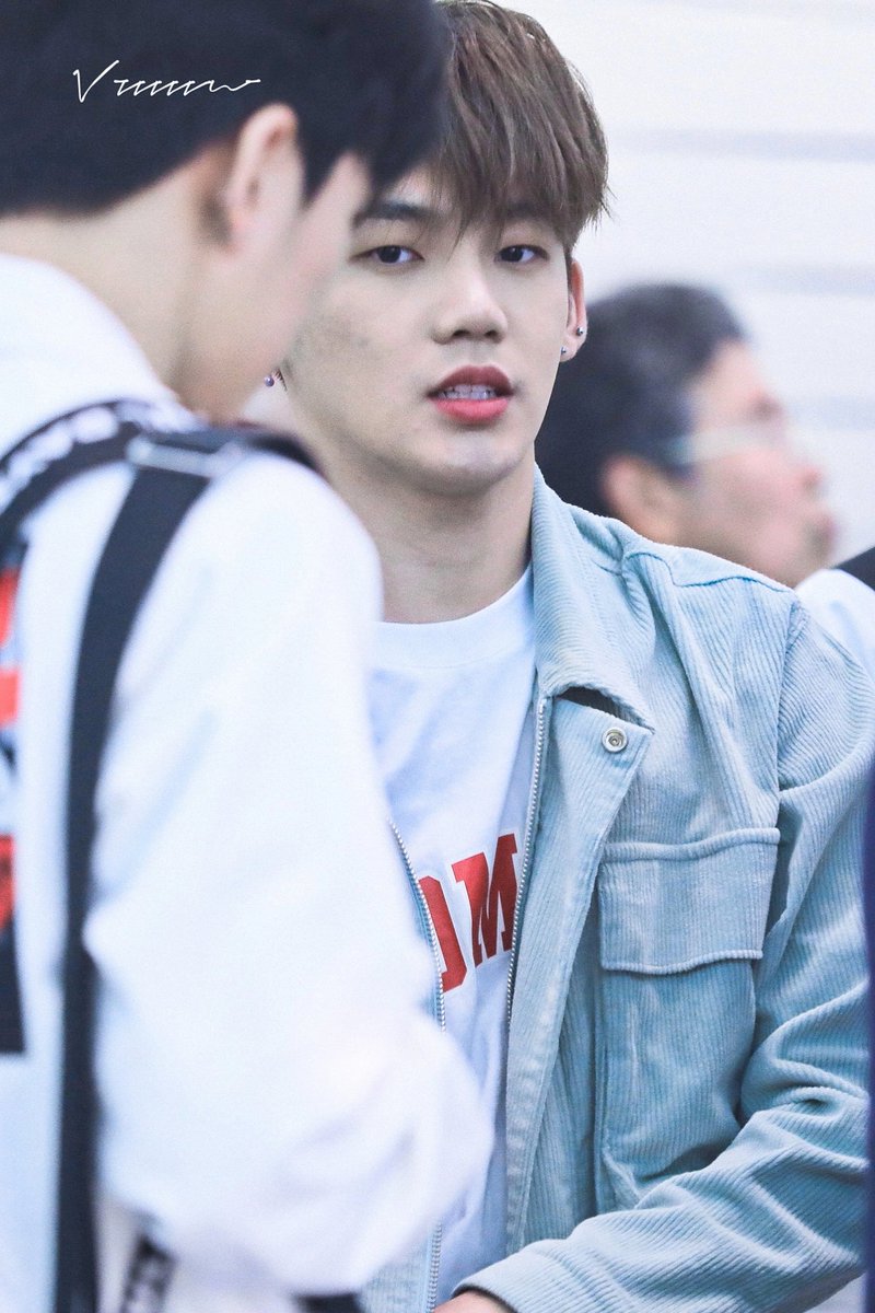 vvvvvn13's tweet photo. Happy April Fool's Day.🐷

#트레저 #TREASURE #최현석 #CHOIHYUNSUK #AprilFoolsDay https://t.co/VxAIAN25dO