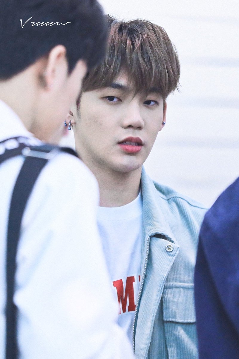 vvvvvn13's tweet photo. Happy April Fool's Day.🐷

#트레저 #TREASURE #최현석 #CHOIHYUNSUK #AprilFoolsDay https://t.co/VxAIAN25dO