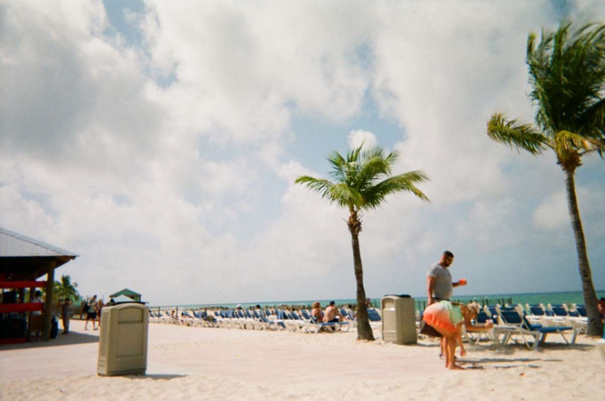 naaaaadiaaa's tweet photo. i love a disposable camera https://t.co/DIDN4iqRCR