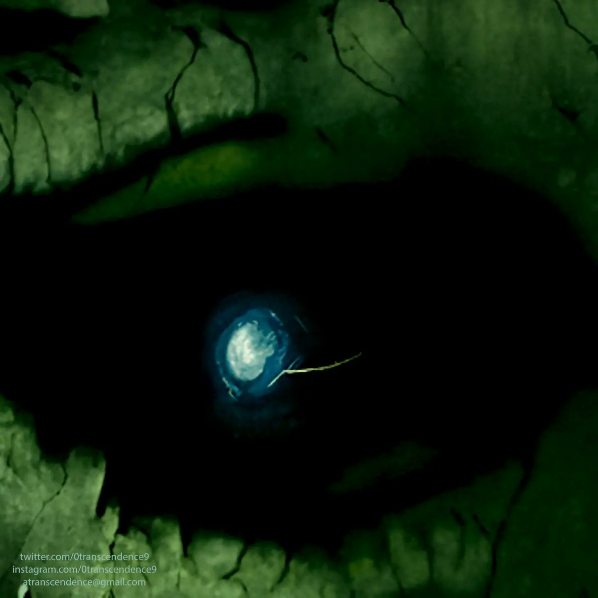 Look into my eyes and you'll see universe😶‍🌫️

#beautiful #art #ArtistOnTwitter #ArtOfTheDay #indiegame  #gameart #digitalartwork