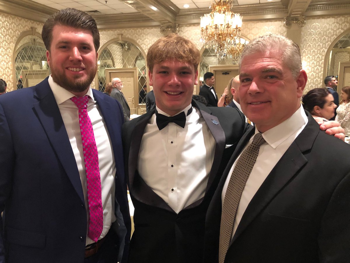 coachberny7's tweet photo. Congratulations to @Trevorhillier4 on receiving Scholar Athlete Recognition from The Greater Morris County Chapter of the National Football Foundation &amp; College Hall of Fame, incredible Sr Season for us on the field leading us to a State Championship, off the field, even better! https://t.co/35NQ5FLDsG