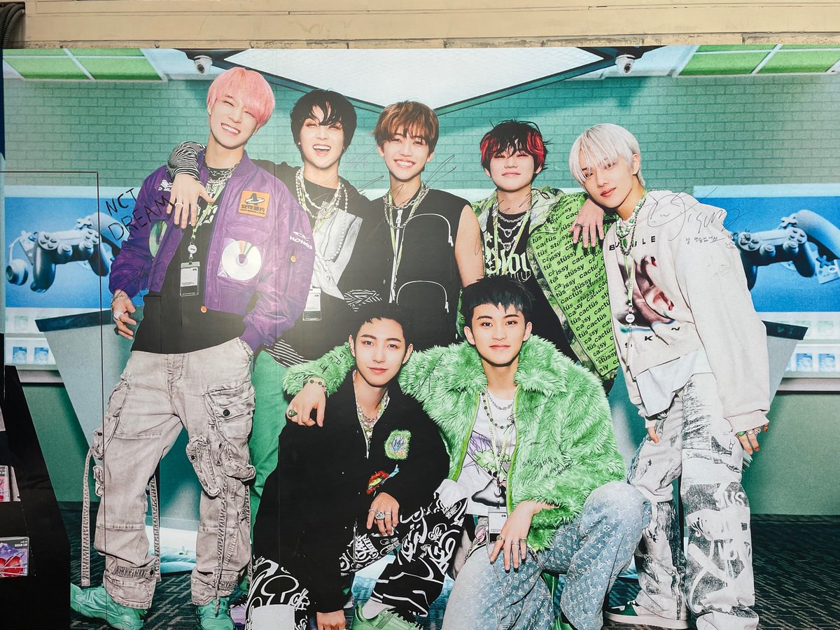 haechanprints's tweet photo. this is the cutest nct dream photo ☹️ https://t.co/iJvFbN3QIf