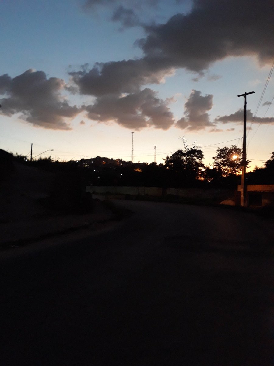 GMaxiimo's tweet image. Por trás de cada guerreiro no seu corre, existe alguém que desde cedo aprendeu que nada cai do céu. 💪