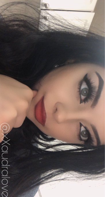 The face😍 the body🥵   Just reached 600! 60% off for the next 10 subs to celebrate, you know where to