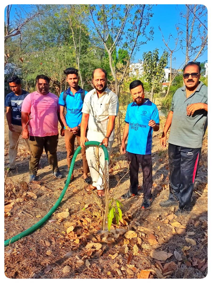 imPramod55's tweet photo. काल निसर्गप्रेमी 
लातूर महानगरपालिकेचे लाडके कर्तव्यदक्ष
 महापौर आदरणीय श्री विक्रांत भैय्या गोजमगुंडे @VikrantMayorLtr यांच्या वाढदिवसानिमित्त
सरफराज बाबा मणियार मित्र मंडळाच्या वतीने
 निसर्ग प्रतिष्ठान लातूर @nisargpratishth सोबत 
सकाळी 6 वाजल्यापासून साईबाबा नगर ग्रीन बेल्ट व https://t.co/9RtttZUECs