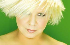 Luba Kowalchyk was born in Montreal in 1958 to Ukrainian immigrant parents. Growing up she studied piano, guitar, flute and voice. During her teens she traveled across Canada to perform traditional Ukrainian folk songs at weddings and festivals. She released 10 LPs over 40 years.